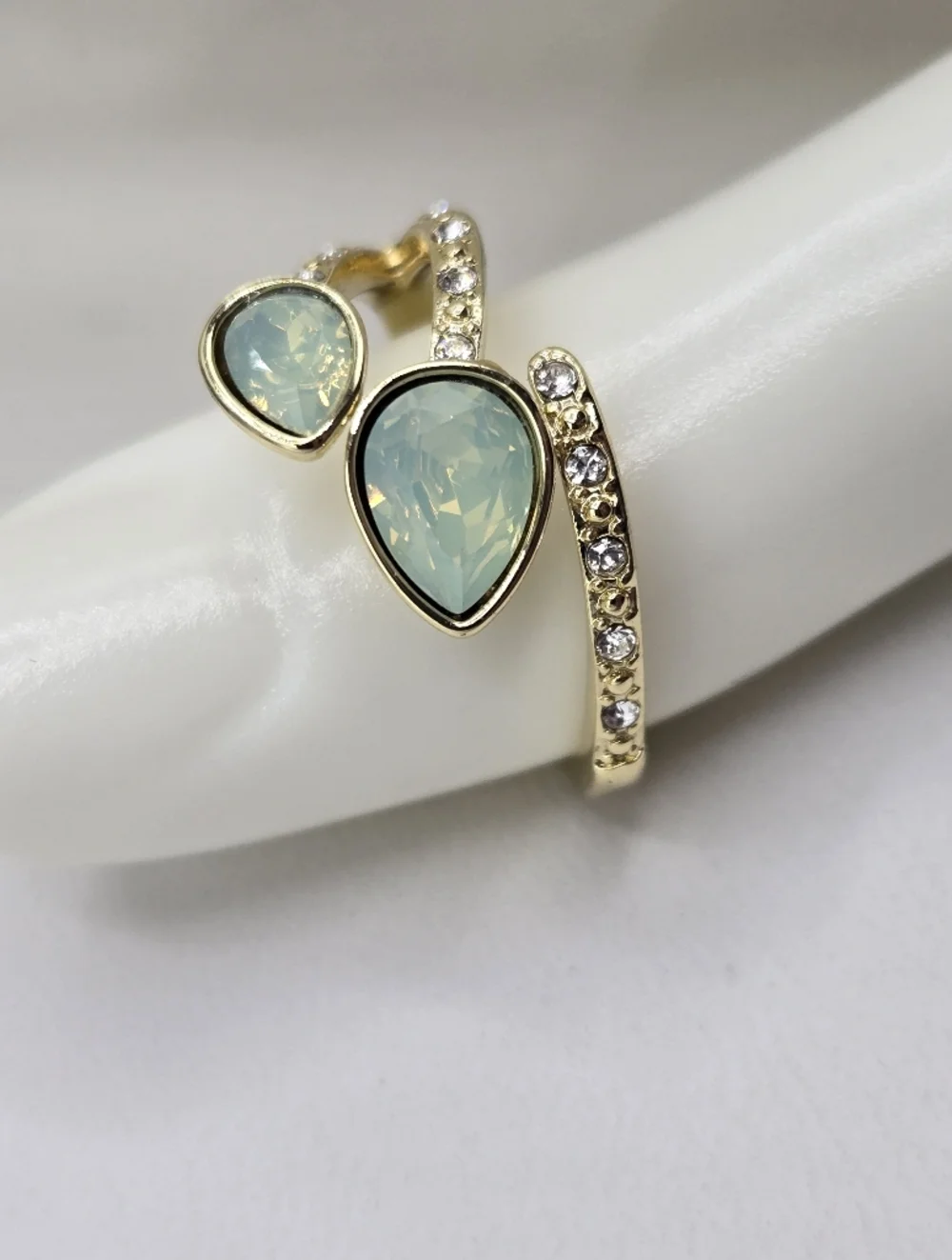 Swarovski Crystal Elements Gold Statement Ring Green Opal Size 9 Prom Bridal - Picture 5 of 7